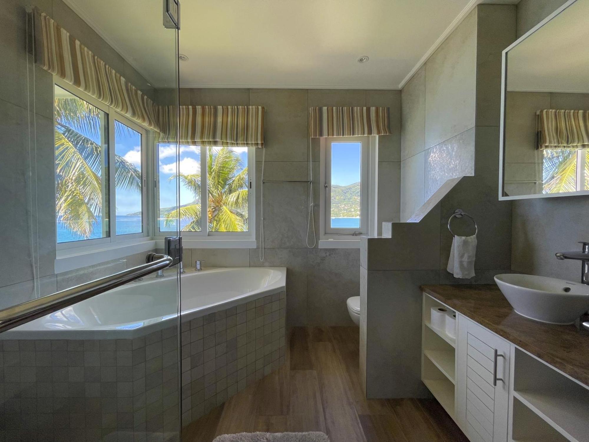 Vallonend Beachfront Villa With Excellent View Bel Ombre Eksteriør bilde
