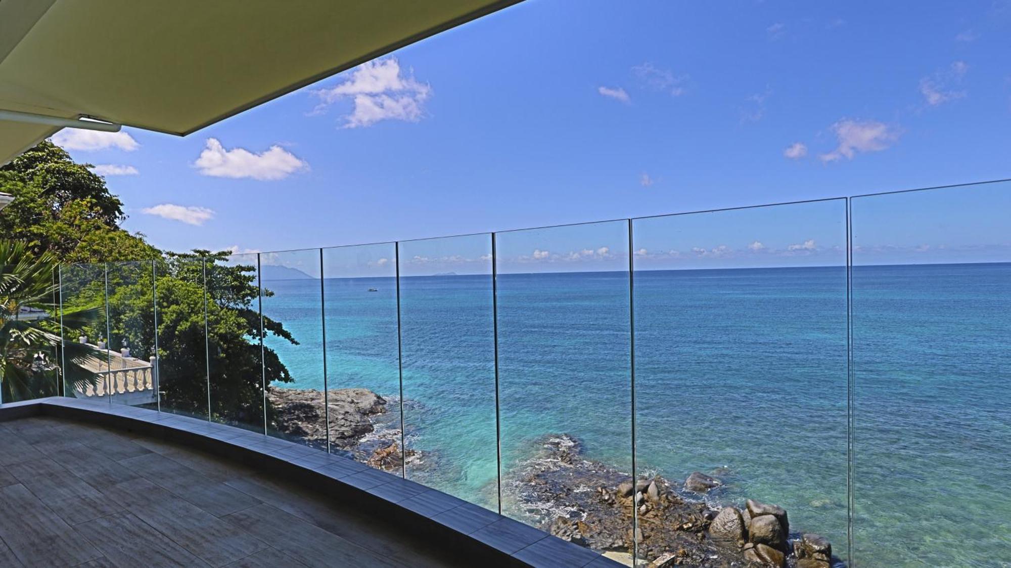 Vallonend Beachfront Villa With Excellent View Bel Ombre Eksteriør bilde